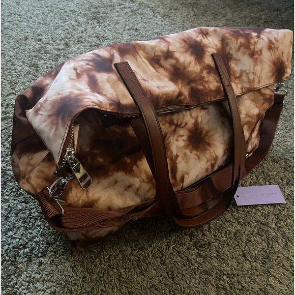 NWT. Madden Girl overnight Bag - Picture 3 of 5